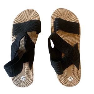 NWOT Foam Soled Elastic Summer Sandals Size 37/6.5